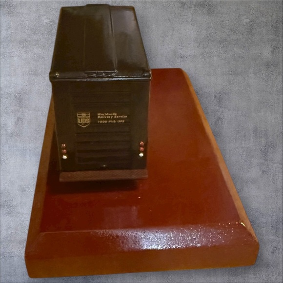 UPS United Parcel Service 1997 90th Anniversary Award, Model Delivery Truck - Picture 5 of 6